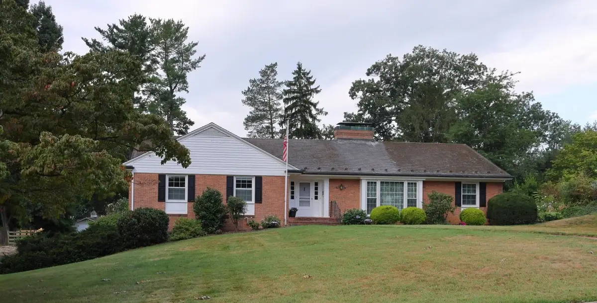 1075 Fairway Dr, Waynesboro, VA 22980 - #1