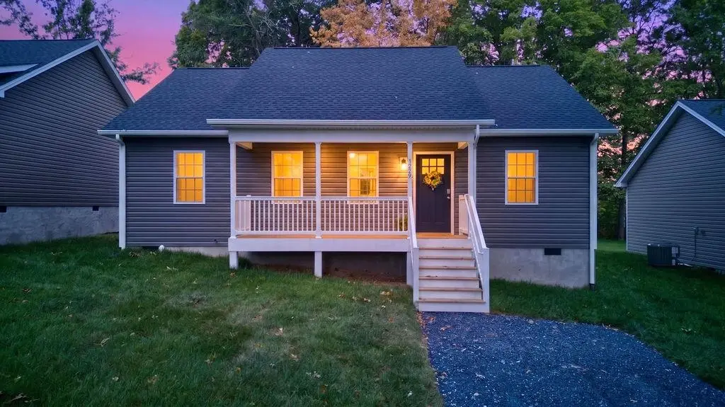 1229 Jackson Ave, Waynesboro, VA 22980 - #1