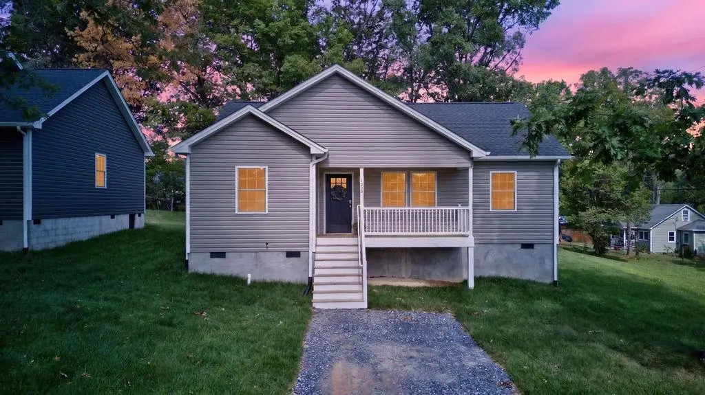 1233 Jackson Ave, Waynesboro, VA 22980 - #1