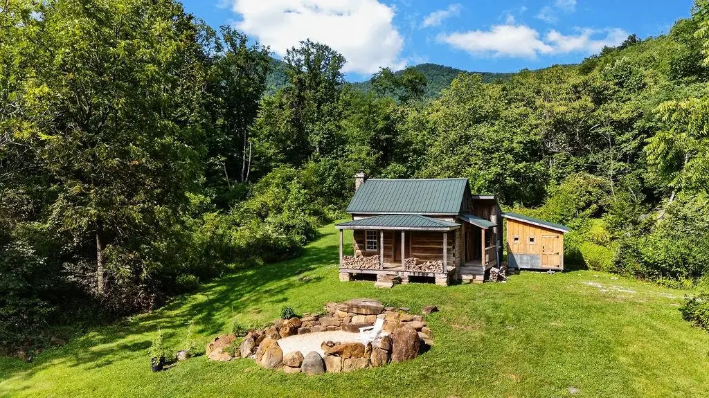 47 Rooster Ridge Rd, Roseland, VA 22967 - #1