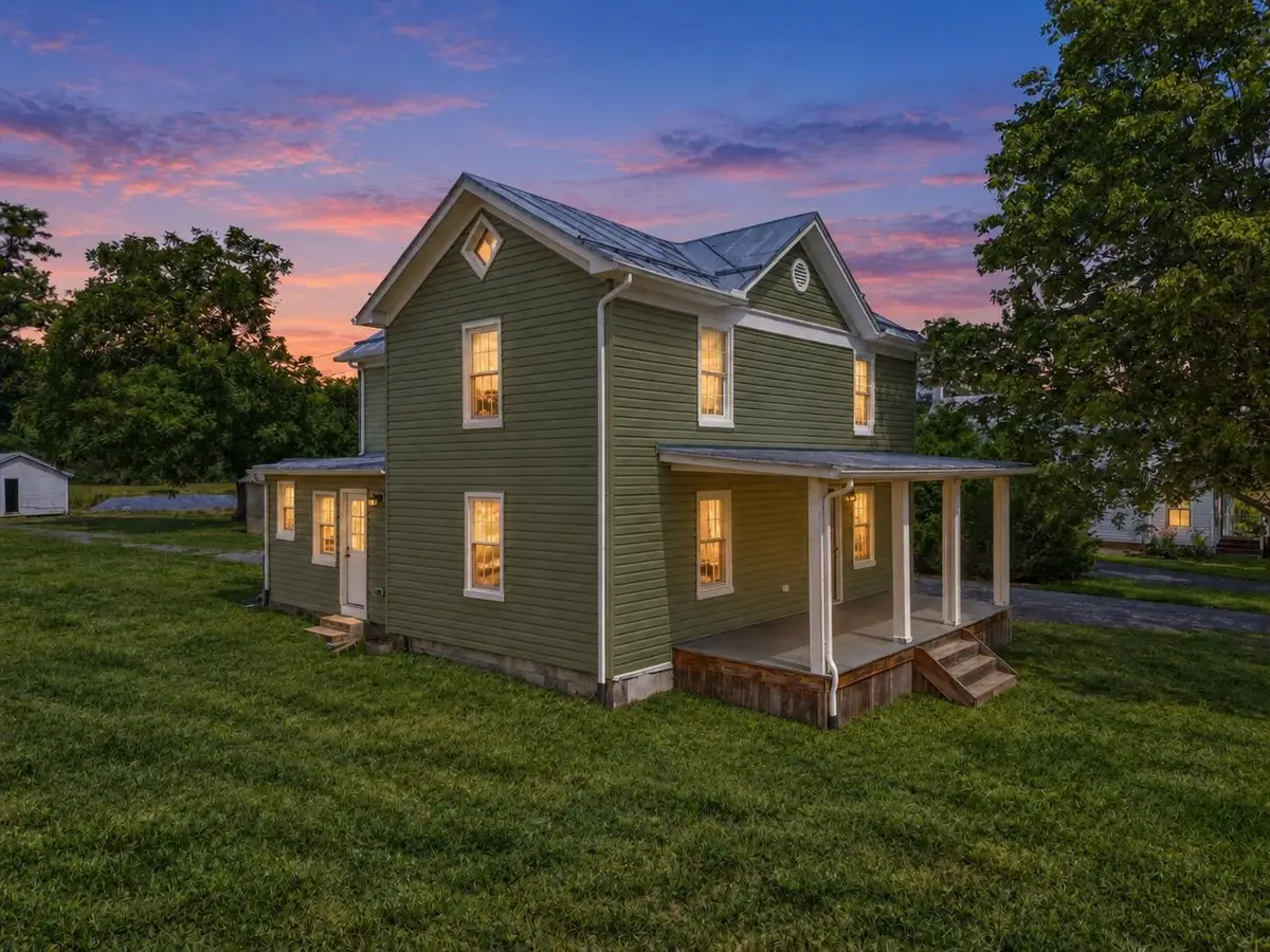 6117 Alum Springs Rd, Edinburg, VA 22824 - #1