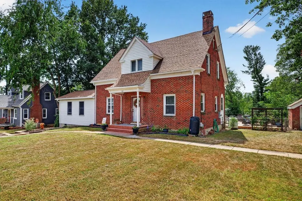 304 Oak Ln N, Waynesboro, VA 22980 - #1