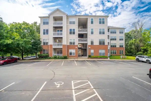300 Riverbend Dr, Charlottesville, VA 22902
