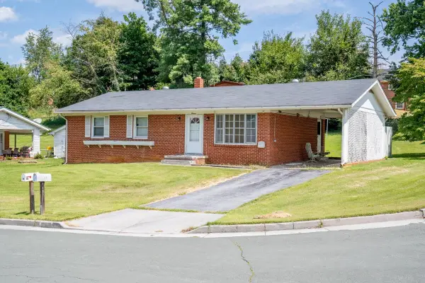 11 Morain St, Front Royal, VA 22630