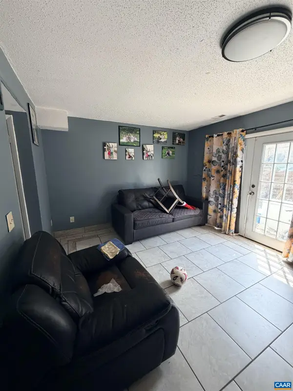 1408 Country Club Ct, Harrisonburg, VA 22801