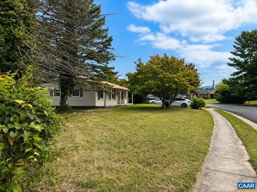 627 Arch Ave, Waynesboro, VA 22980 - #2