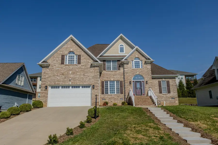 299 Windsor Dr E, Fishersville, VA 22939 - #2