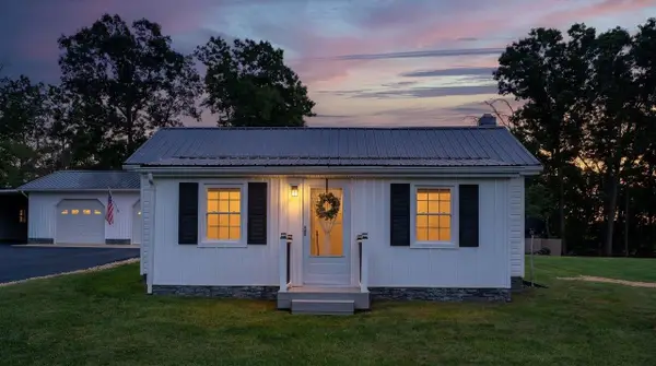 414 Massanutten Ave, Shenandoah, VA 22849