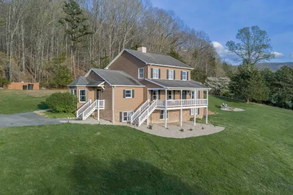 377 Rattler Rd, Vesuvius, VA 24483