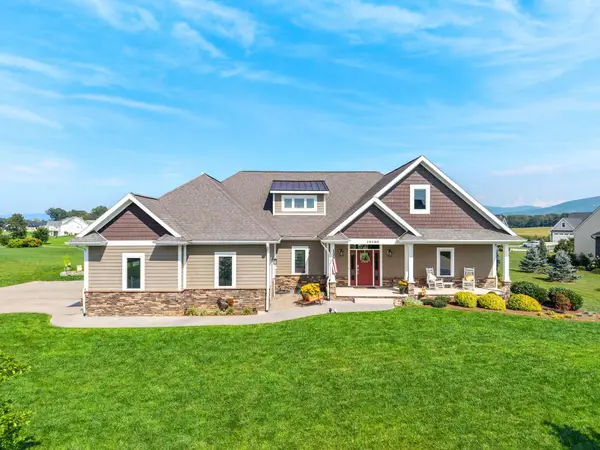 10100 Dalmatian Dr, Mcgaheysville, VA 22840