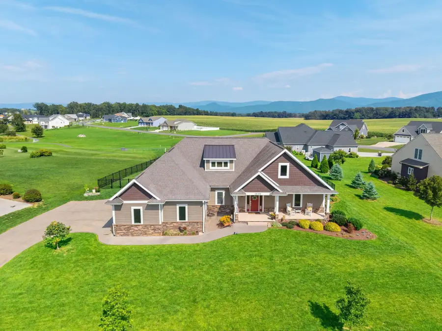 10100 Dalmatian Dr, McGaheysville, VA 22840 - #2