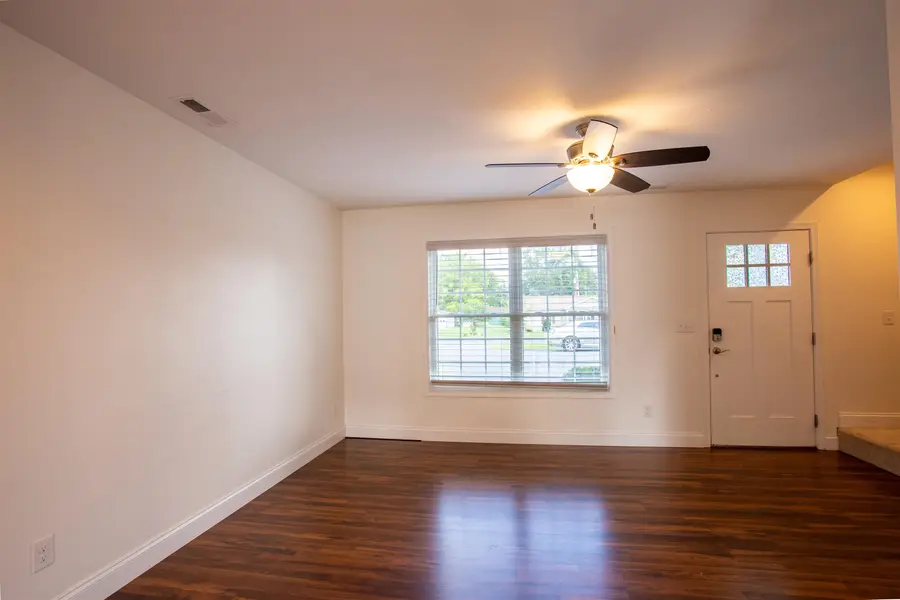 205 15th St, Grottoes, VA 24441 - #3