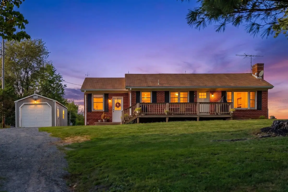 7827 Lee Hwy N, Raphine, VA 24472 - #1
