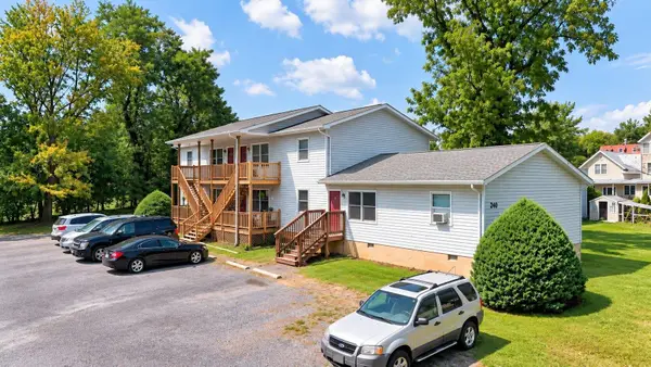 210 Locust St E, Woodstock, VA 22664