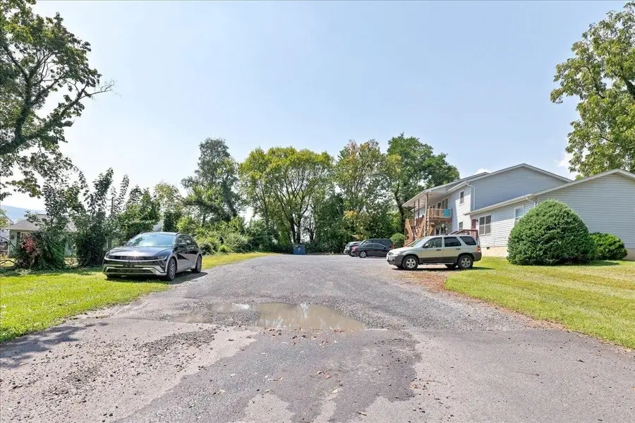 210 Locust St E, Woodstock, VA 22664 - #2