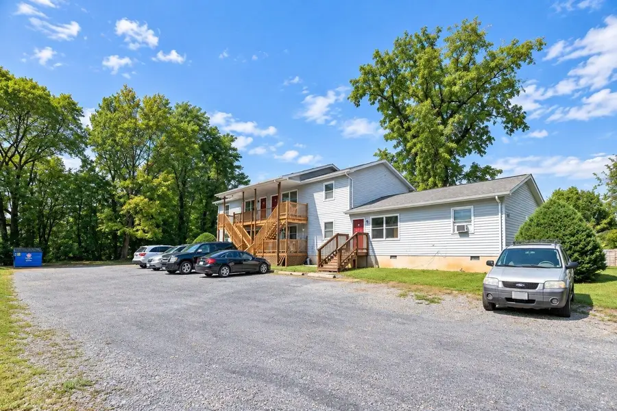 210 Locust St E, Woodstock, VA 22664 - #3