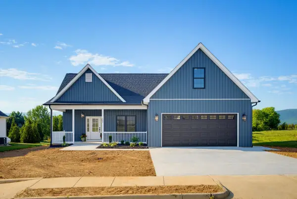 204 Locust Grove Ln, Stuarts Draft, VA 24477
