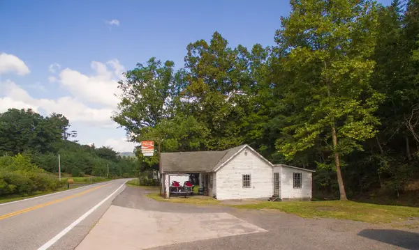 15847 Highland Tpke, Head Waters, VA 24442