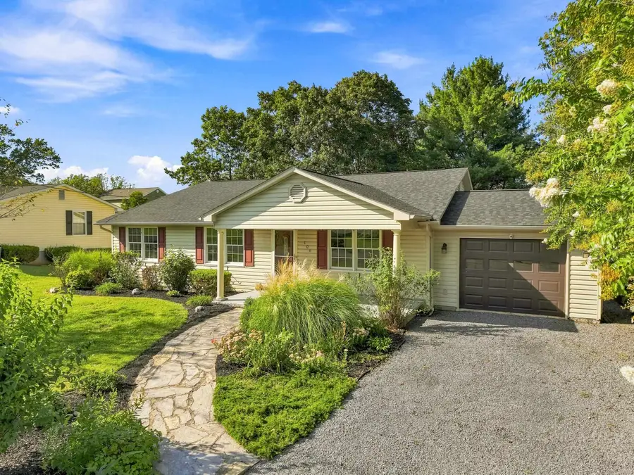 106 Copper St, Edinburg, VA 22824 - #2