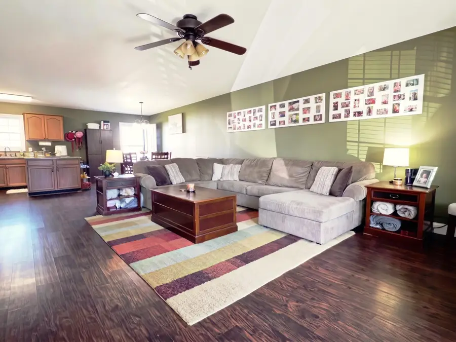 803 Carson Cir, Grottoes, VA 24441 - #2