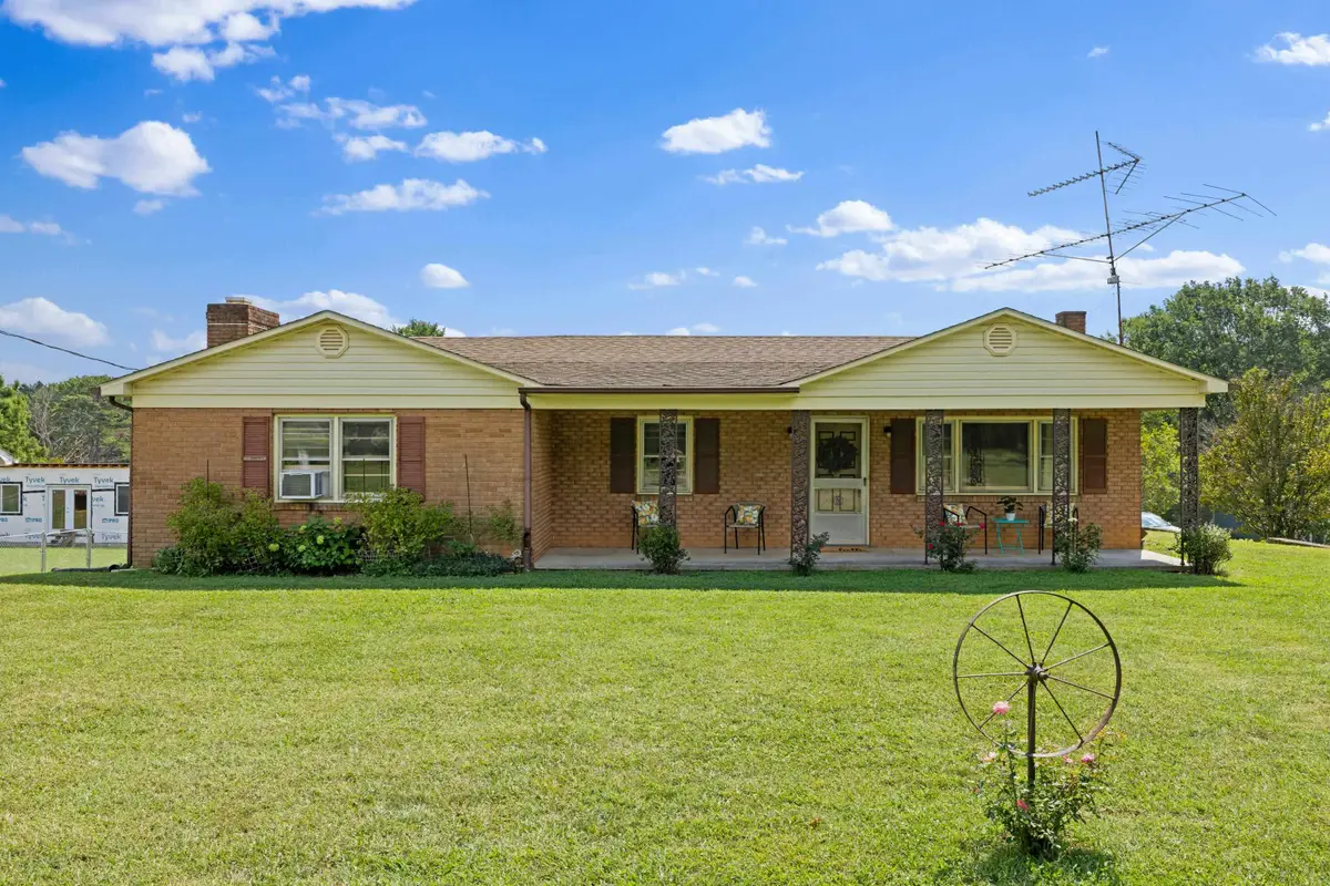 1096 Cold Spring Rd, Stuarts Draft, VA 24477 - #1