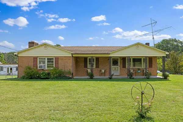 1096 Cold Spring Rd, Stuarts Draft, VA 24477