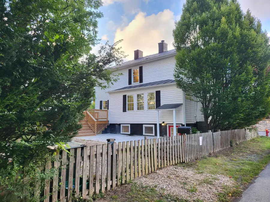 1202 Beverley St W, Staunton, VA 24401 - #3