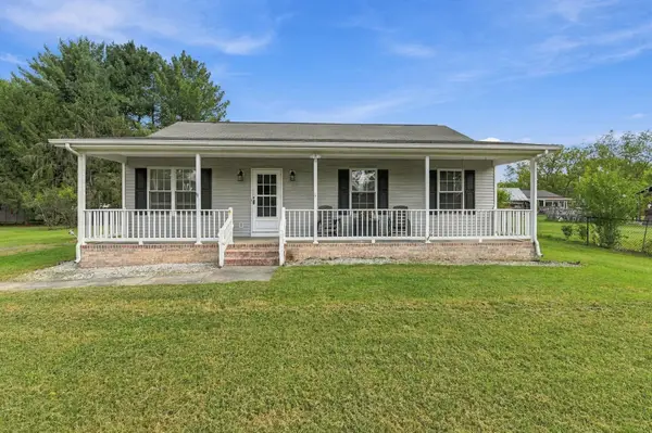 402 4th St, Grottoes, VA 24441
