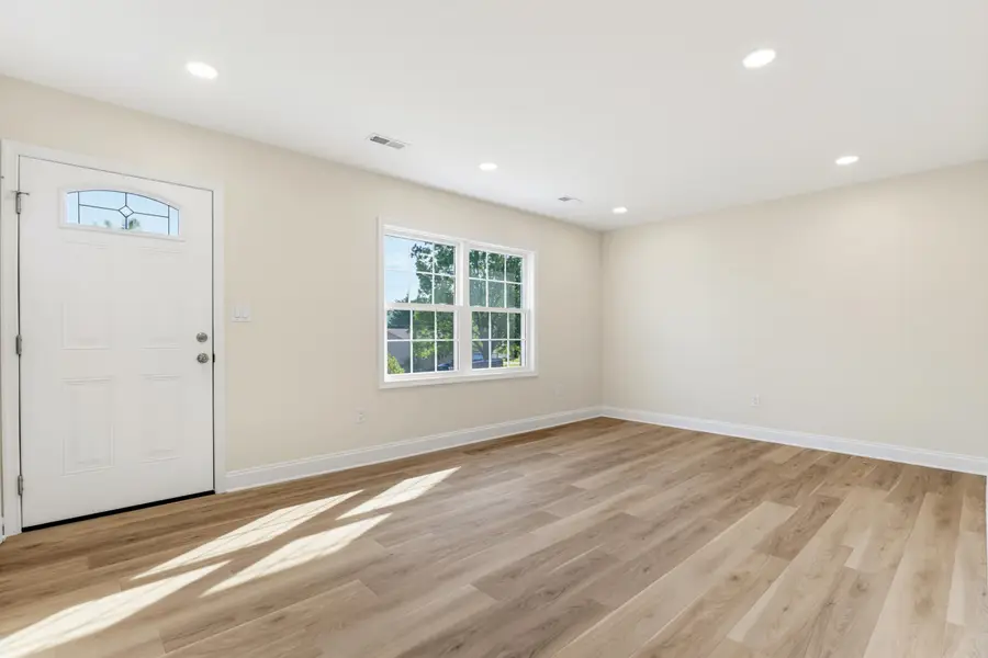 661 Gloria Pl, Staunton, VA 24401 - #3