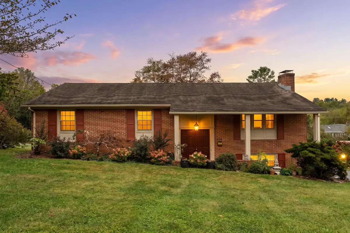 725 Ridgewood Rd, Waynesboro, VA 22980 - #1
