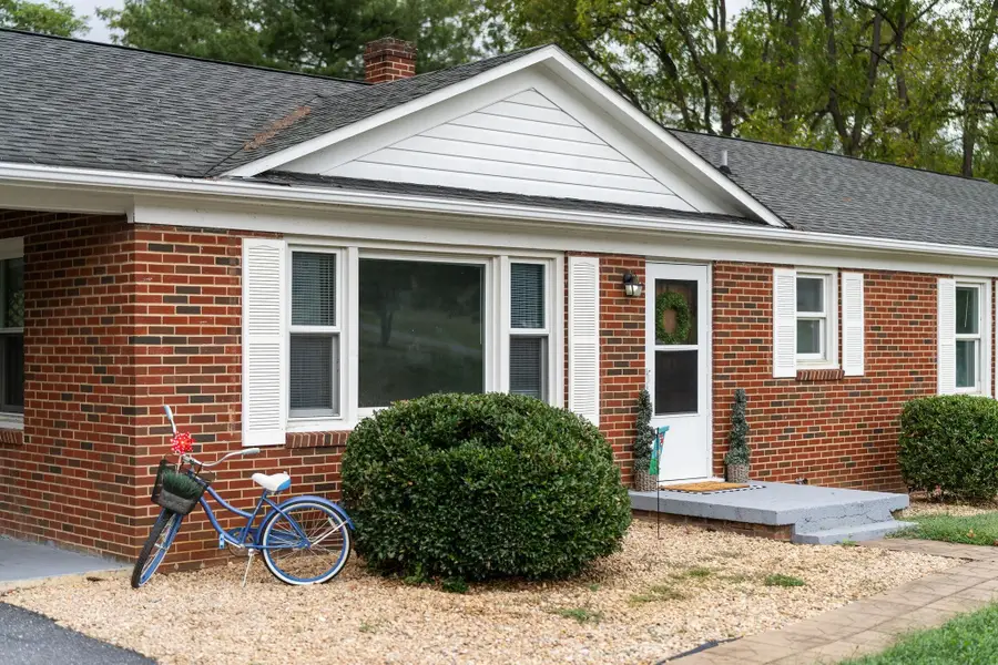 1333 Middlebrook Rd, Staunton, VA 24401 - #3