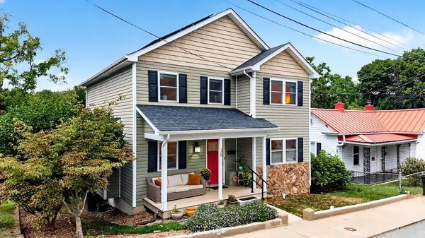 26 Lake Ave, Staunton, VA 22980