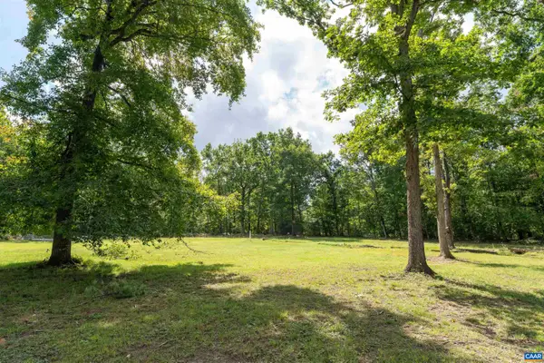 57 Bears Den Trl, Greenville, VA 24440