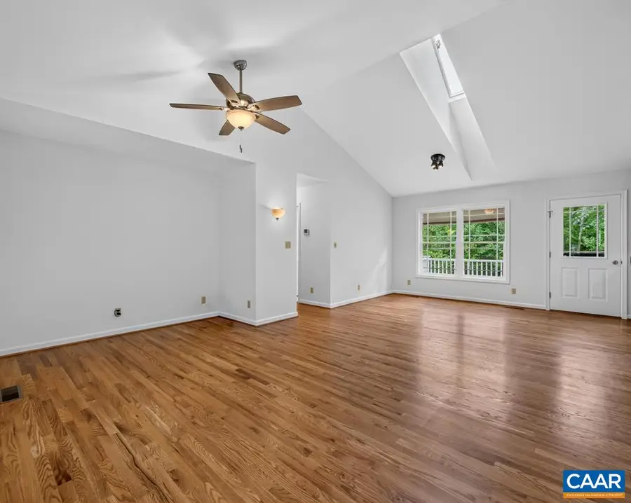 368 Hummingbird Rd, Scottsville, VA 24590 - #2