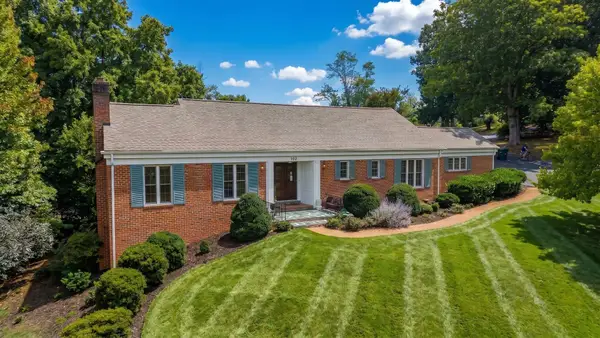 105 Woodland Dr, Staunton, VA 24401