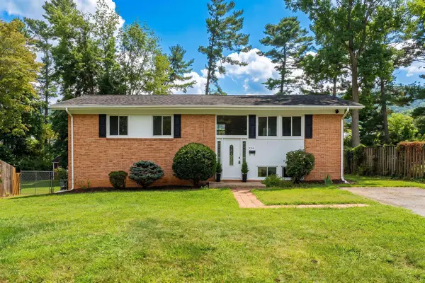 924 Washington Ave, Waynesboro, VA 22980