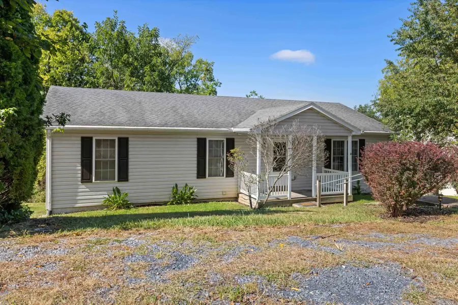 36 Arlington St, Staunton, VA 24401 - #3