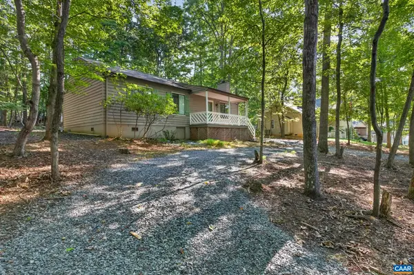 41 Oak Grove Dr, Palmyra, VA 22963
