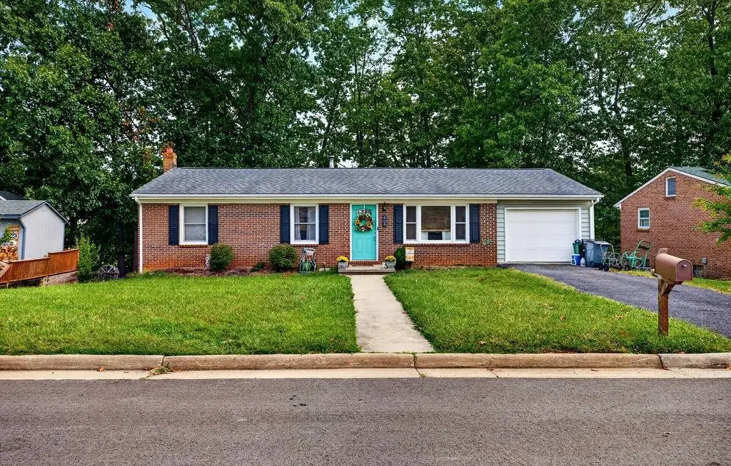 604 Hilltop Dr, Staunton, VA 24401 - #1