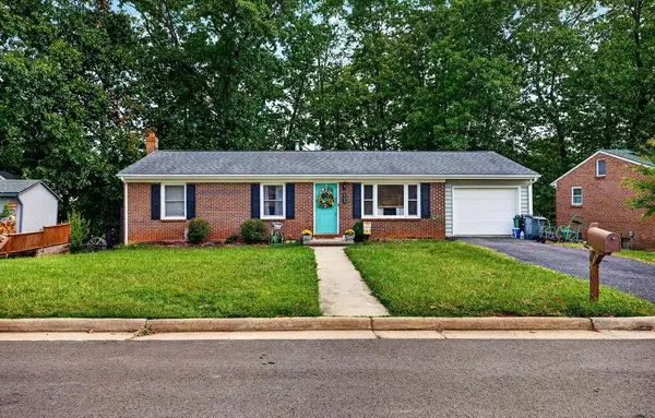 604 Hilltop Dr, Staunton, VA 24401