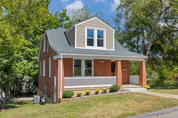221 W Peabody St, Staunton, VA 24401