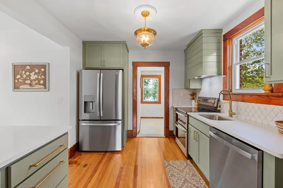 221 W Peabody St, Staunton, VA 24401 - #3