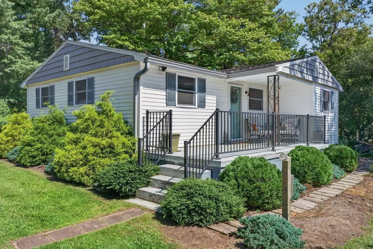 366 Hermitage Rd, Staunton, VA 24401 - #1