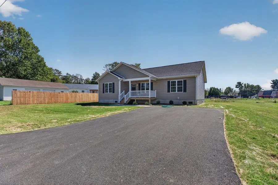 101 8th St, Grottoes, VA 24441 - #3