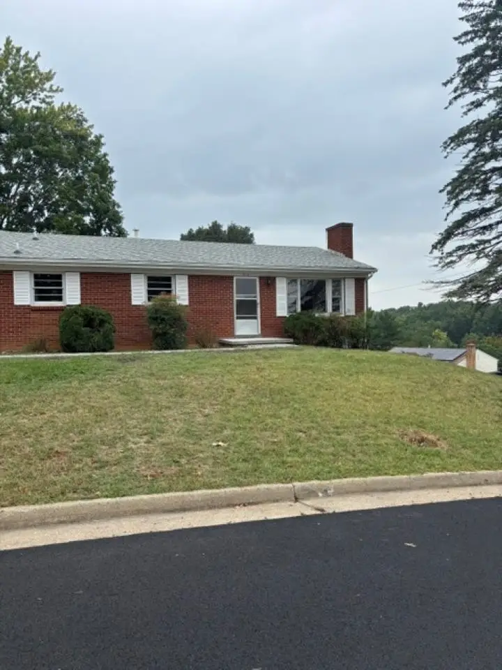 316 Monument Dr, Staunton, VA 24441 - #1