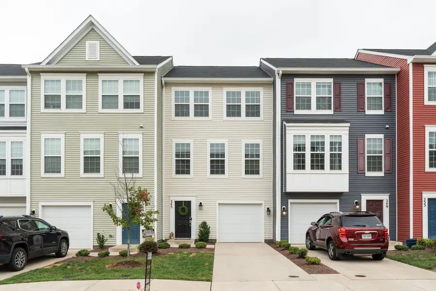 245 Willowshire Ct, Waynesboro, VA 22980 - #2