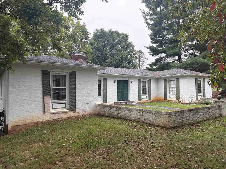 1249 Nova Dr, Waynesboro, VA 22980 - #2
