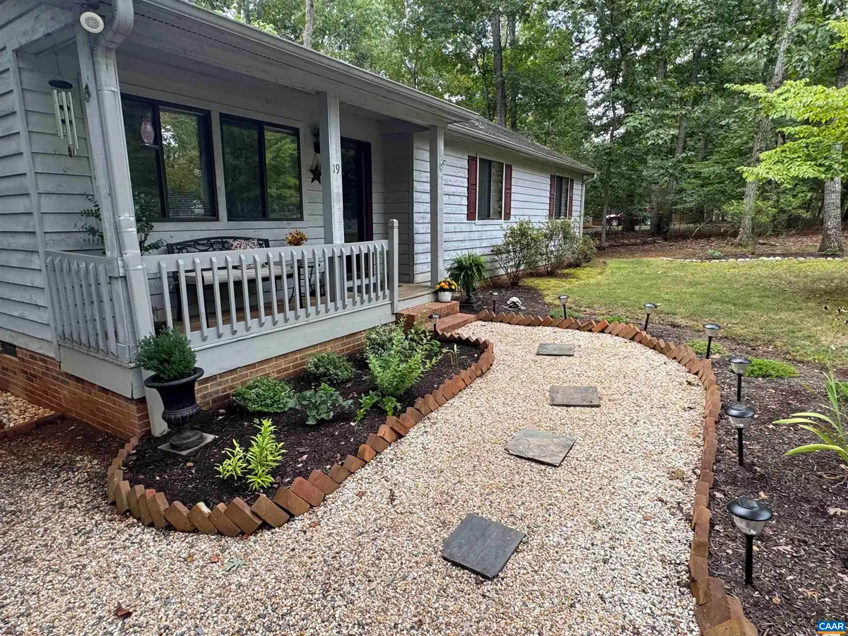 19 N Bearwood Dr, Palmyra, VA 22963 - #1