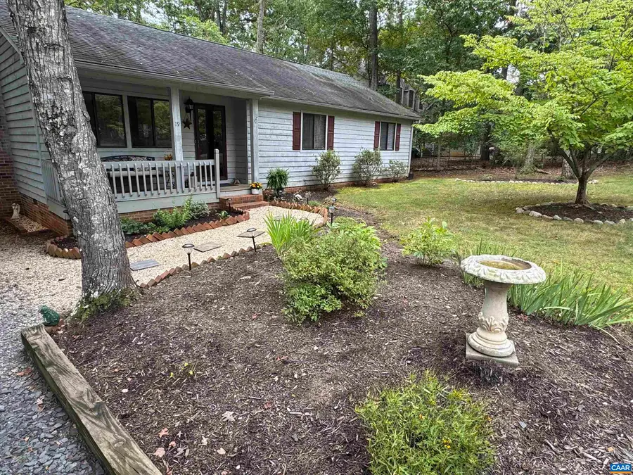 19 N Bearwood Dr, Palmyra, VA 22963 - #2