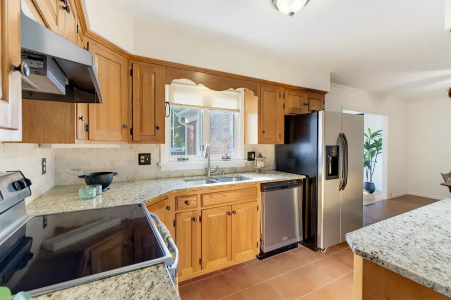 112 N West View St, Bridgewater, VA 22812 - #3